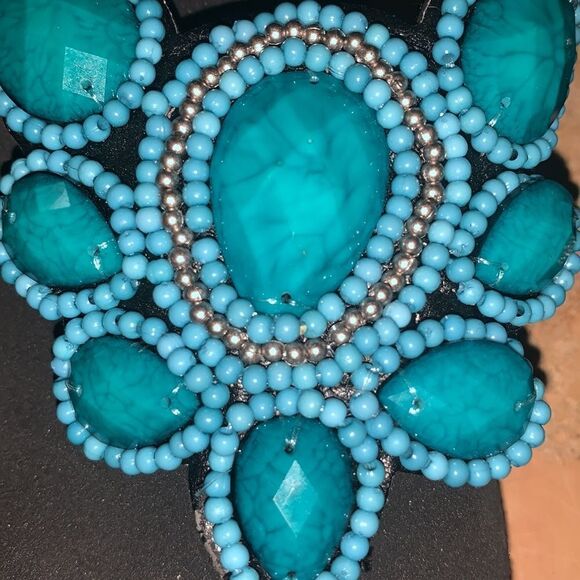 Two pairs of beaded wedge flip-flops 7/8 - Picture 9 of 10